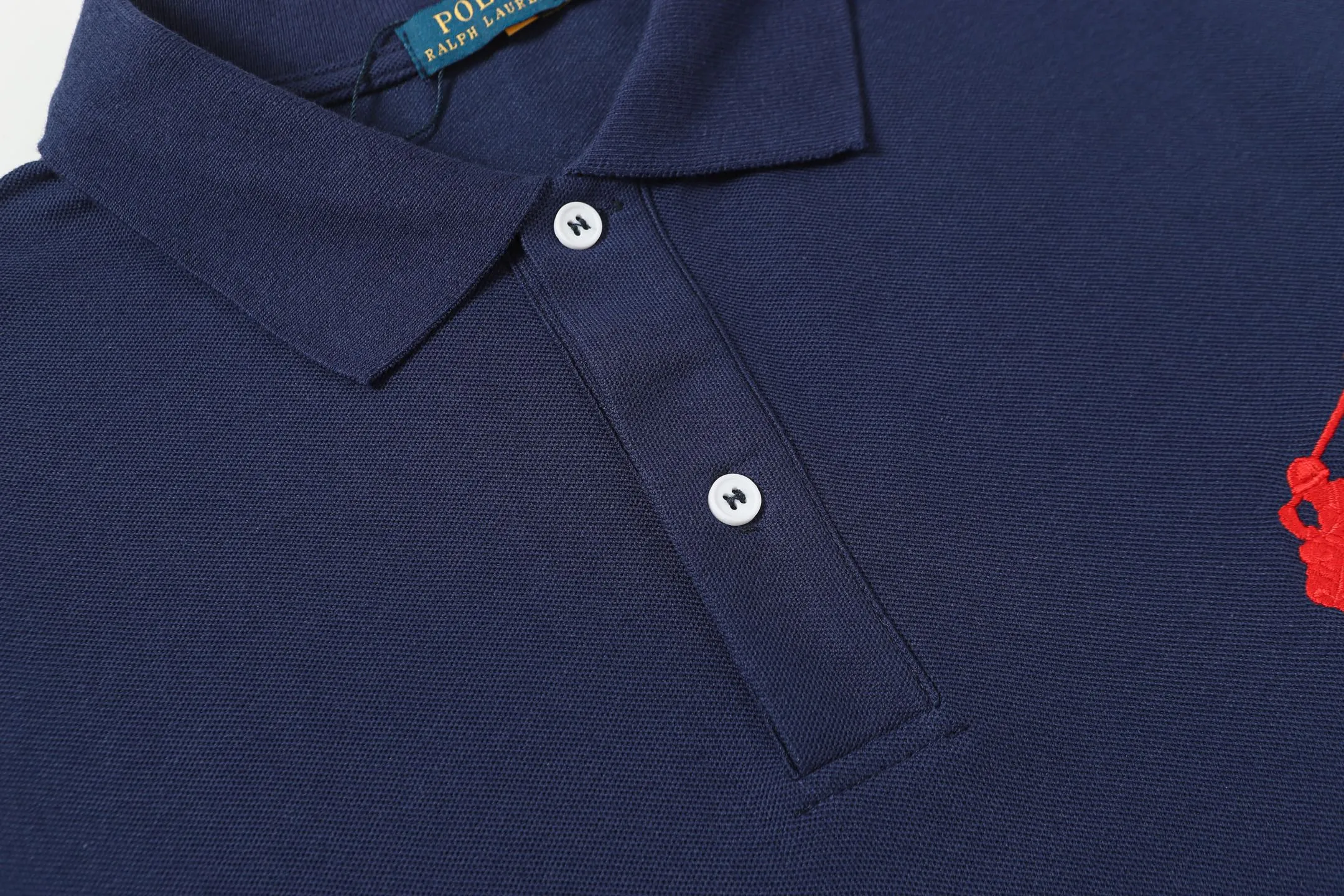 P150 Style No.: A012 [Ralph Lauren Classic Logo Embroidered Polo Shirt] ✅250g fine cotton pique fabric, custom-woven and dyed threads ✅Original stickers Scan the QR code to enter the official website ✅Large version, loose and stylish, can wear up to 210 pounds Color: Black White Navy Blue Sky Blue Dark Gray Floral Gray Size: S-XL